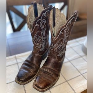 Ariat Boots men’s size 7.5C. Fits Women’s size 9C